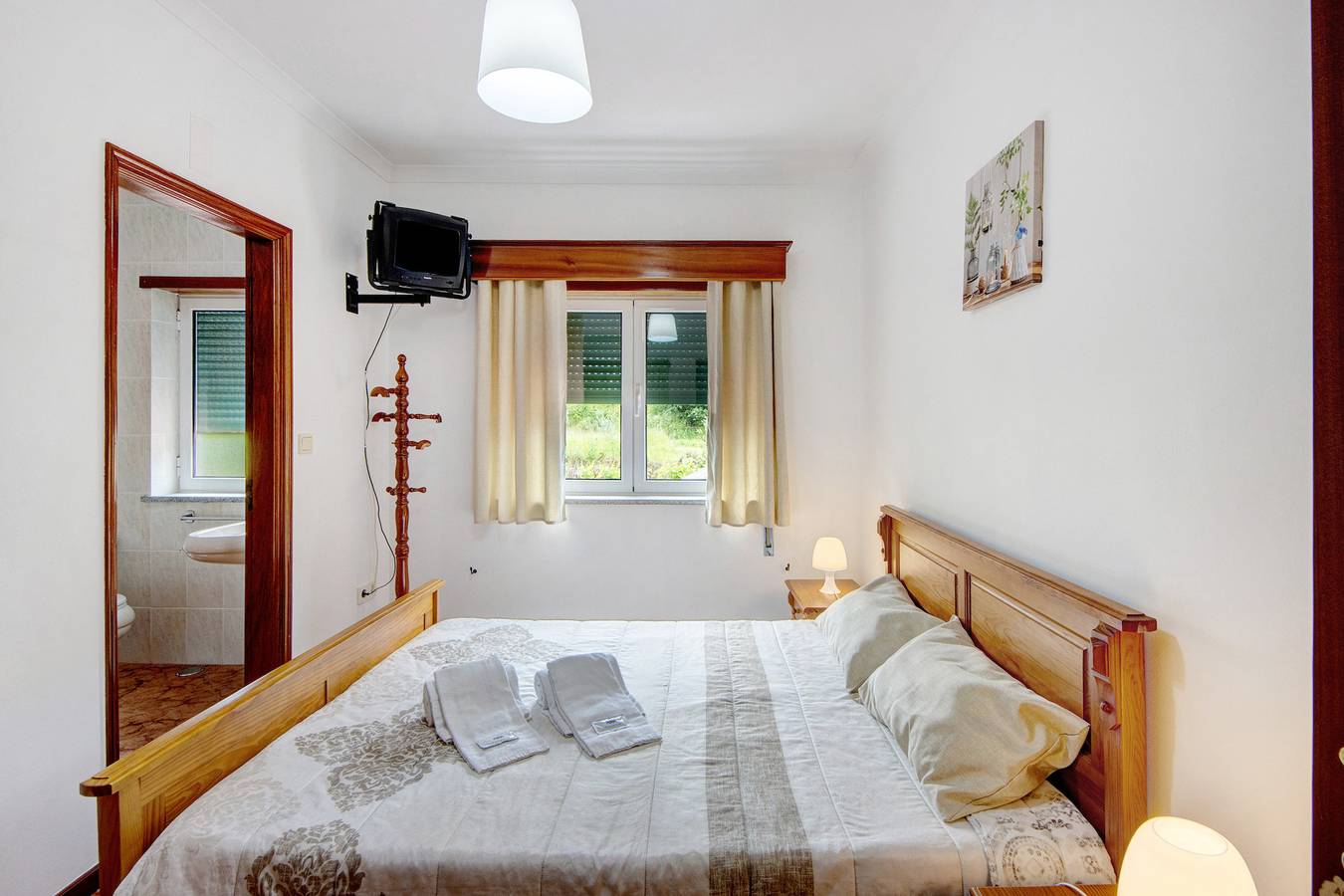 Room 'Quarto 4 - Jorge Galinheiro' with Mountain View, Shared Garden and Wi-Fi in Mamouros, Alva e Ribolhos, Viseu District