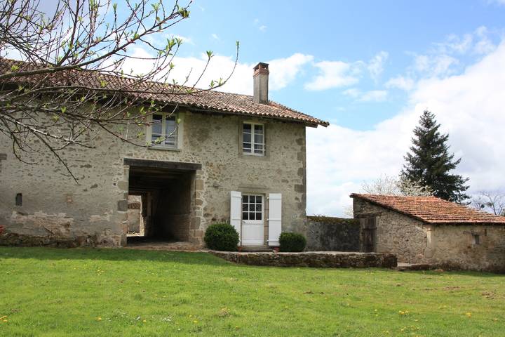 Gîte pour 6 personnes, avec piscine à La Chapelle-Montbrandeix - 4
