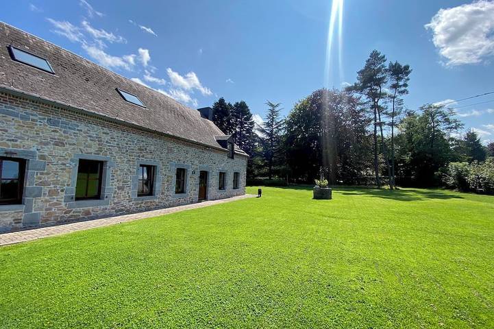 Gîte pour 9 personnes, avec jardin à Momignies