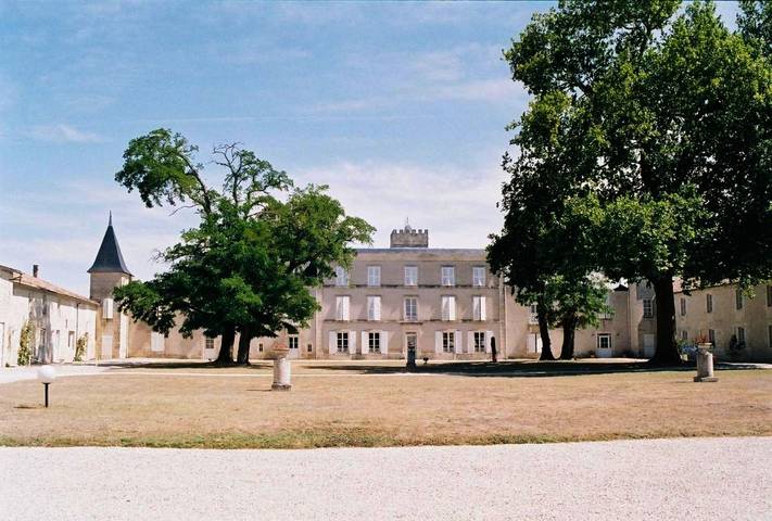 Hôtel pour 3 personnes, avec jardin et piscine, animaux acceptés à Granzay-Gript - 2