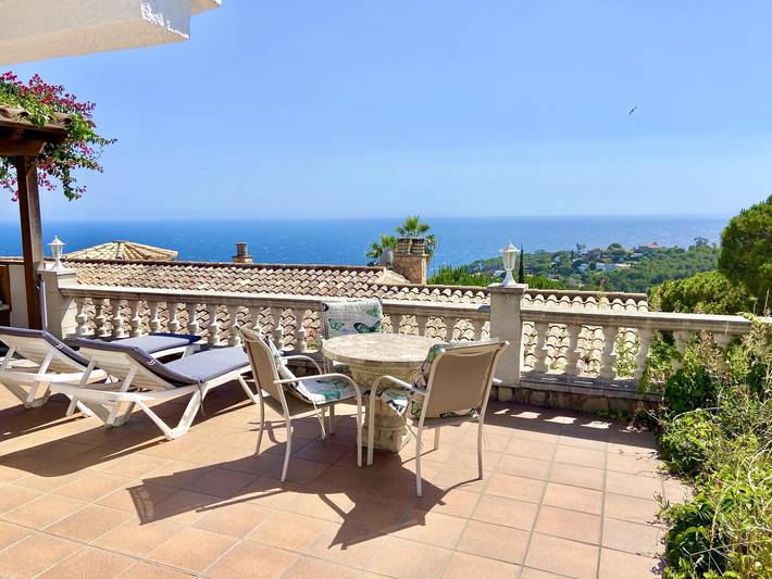 Casa de vacaciones para 5 personas, con vistas al mar además de balcón/terraza y piscina - 1