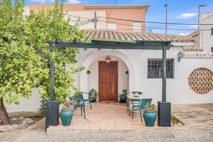 Apartamento para 6 personas, con Balcón y Terraza además de Jardín y Vistas en Baena 