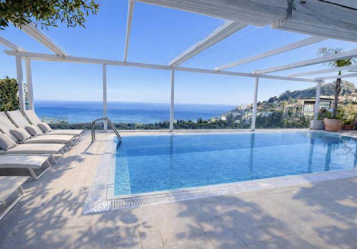 Villa pour 6 personnes, avec Terrasse et Jardin ainsi que Bassin pour enfant et Piscine à Mazzarò