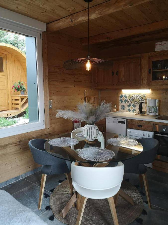 Location de vacances pour 4 personnes, avec terrasse et sauna ainsi que jardin et vue à Saint-Laurent-en-Grandvaux - 3