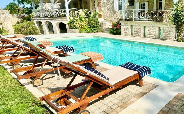 Maison d’hôte pour 2 personnes, avec Balcon et Jacuzzi ainsi que Terrasse et Jardin