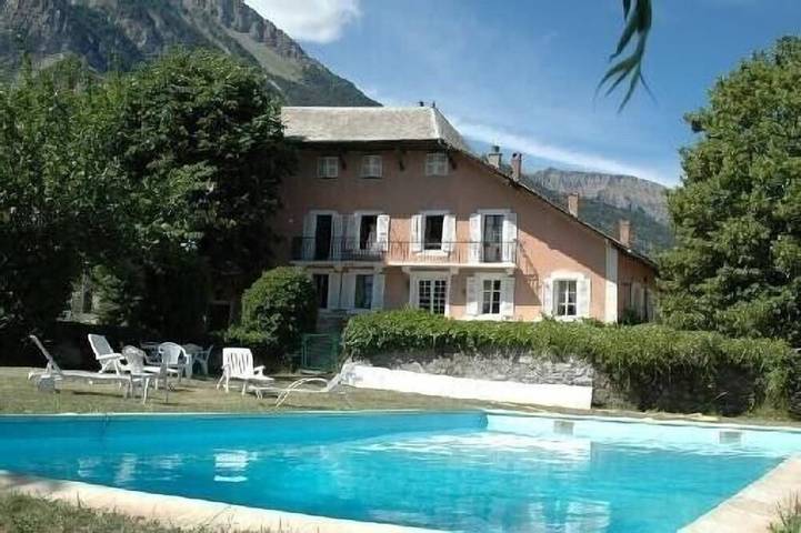 Location de vacances pour 16 personnes, avec Balcon et Jardin à Châteauroux-les-Alpes