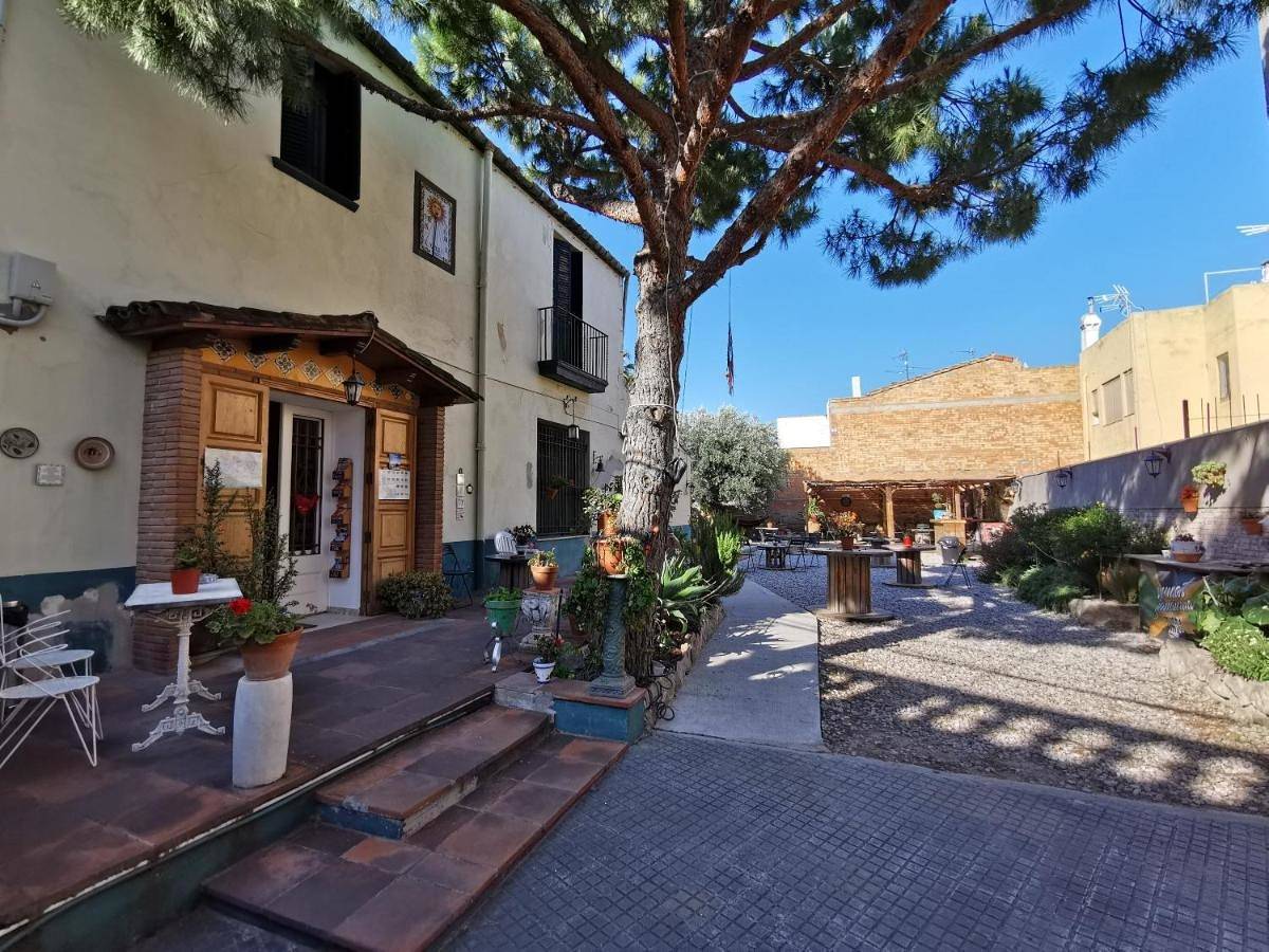 Mucha Masia Hostel Rural Urba in El Prat de Llobregat, Bajo Llobregat