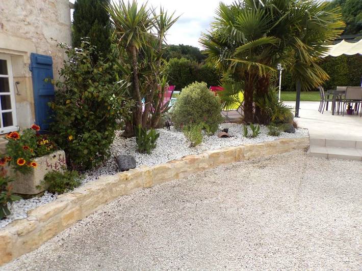 Location de vacances pour 3 personnes, avec jardin et piscine ainsi que vue et bassin pour enfant à Port-d'Envaux - 3