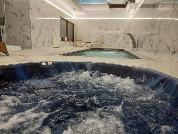 Apartahotel para 6 personas, con Balcón y Jacuzzi además de Terraza y Jardín en Llanes