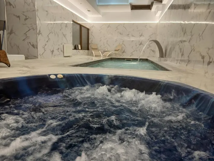 Apartmenthotel für 6 Personen, mit Ausblick und Sauna sowie Pool und Garten - 1