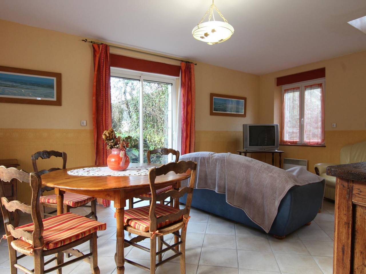 Charmante maison en pierre proche mer avec jardin et Bbq in Heugueville-sur-Sienne, Région de Coutances