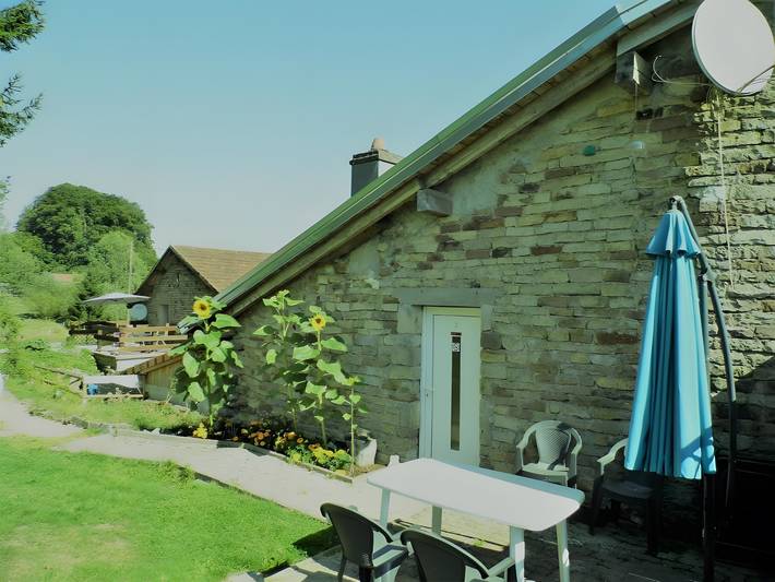 Appartement entier, Appartement « Maison Principale » : vue montagne, terrasse privée et Wi-Fi in Xertigny, Région d'Épinal