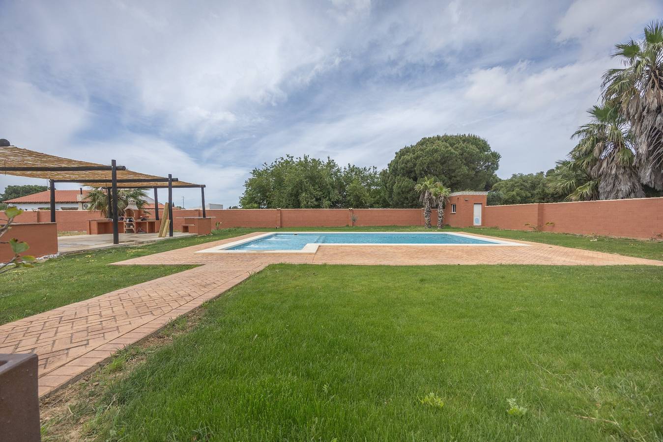 Entire apartment, Hacienda El Legado 4 Apartment with Shared Pool, Wi-Fi & Air Conditioning in Chiclana de la Frontera, Costa de la Luz