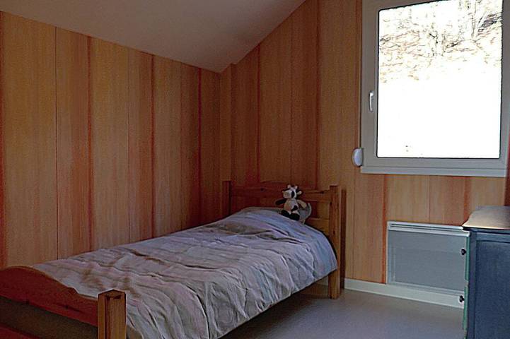 Wooden house for 5 people, forest behind and beautiful view of the Moselotte valley. in Saulxures-sur-Moselotte, Regionaler Naturpark Belchen der Vogesen
