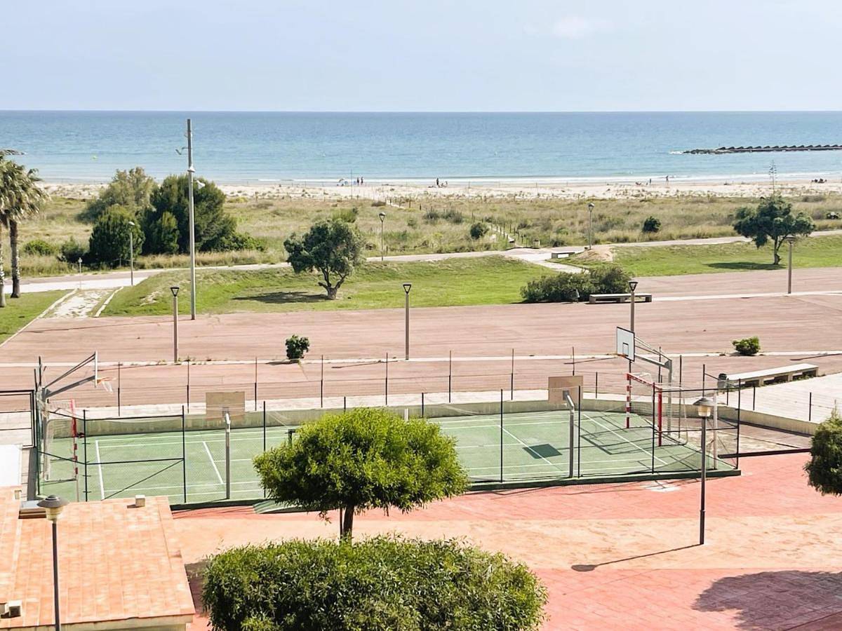 Appartement entier, Onze - primera línea de mar con piscina in Cubelles, Garraf