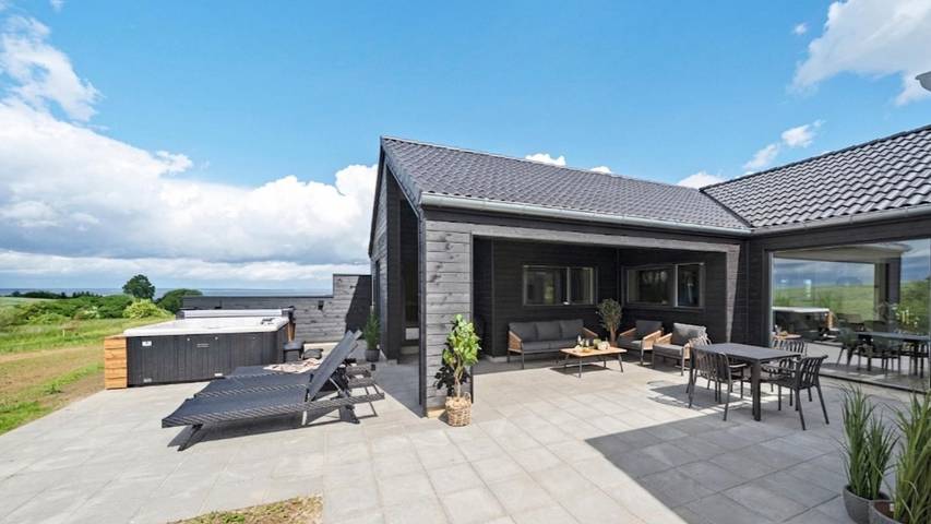 Poolsommerhus med spa tæt på havet på Skåstrup Strand in Bogense, Lillebælt