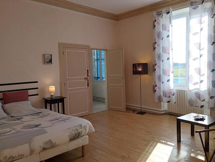 Chambre d’hôte pour 2 personnes, avec jardin ainsi que vue et piscine à Le Blanc