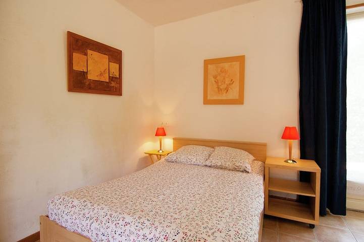 Gîte pour 4 personnes, avec piscine ainsi que terrasse et jardin à Vézac - 2