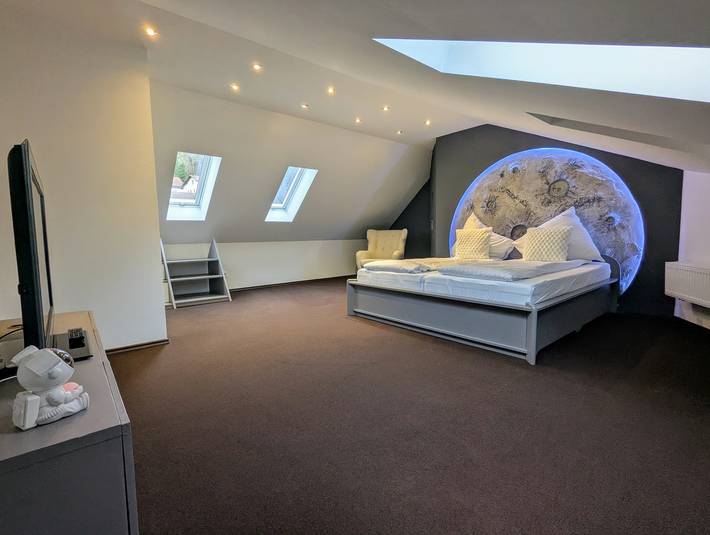 Ferienwohnung für 3 Personen, mit Whirlpool und Balkon sowie Sauna und Garten, kinderfreundlich in Rhön-Bayern - 2