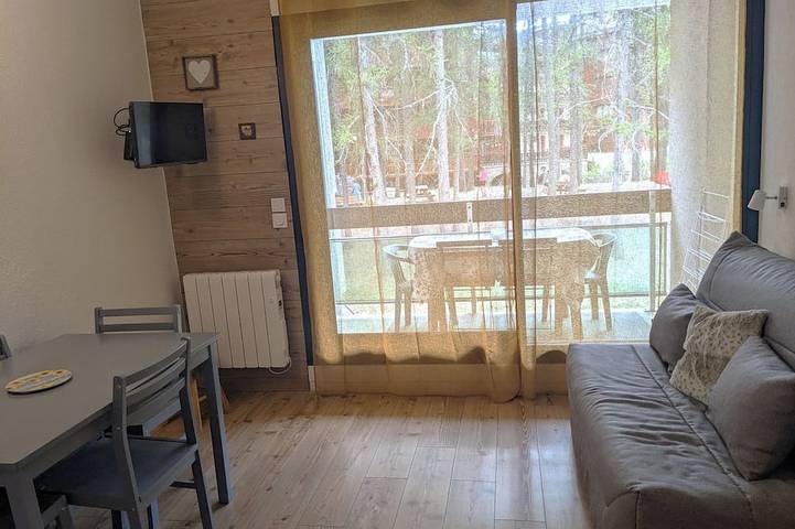 Entire apartment, Studio at the foot of the slopes for 4 people with large balcony in La Joue du Loup, Le Dévoluy