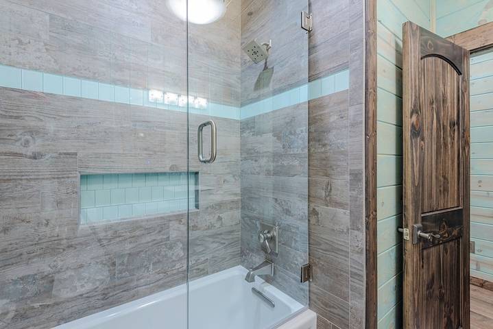 Vacation rental for 24 people, with hot tub and balcony in Broken Bow