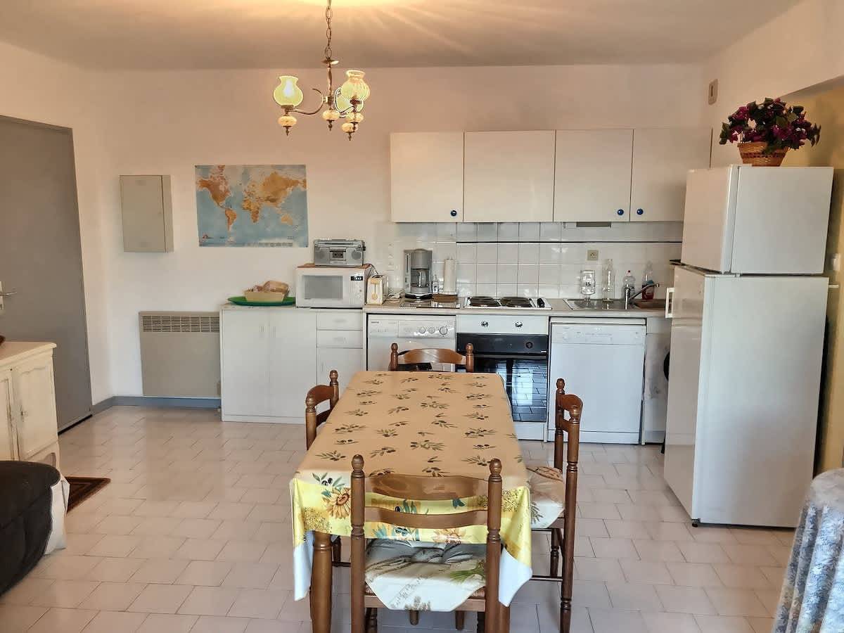 Entire apartment, Le Carreyrou 2 - Confortable appartement  in Valras-Plage, Côte d'Améthyste