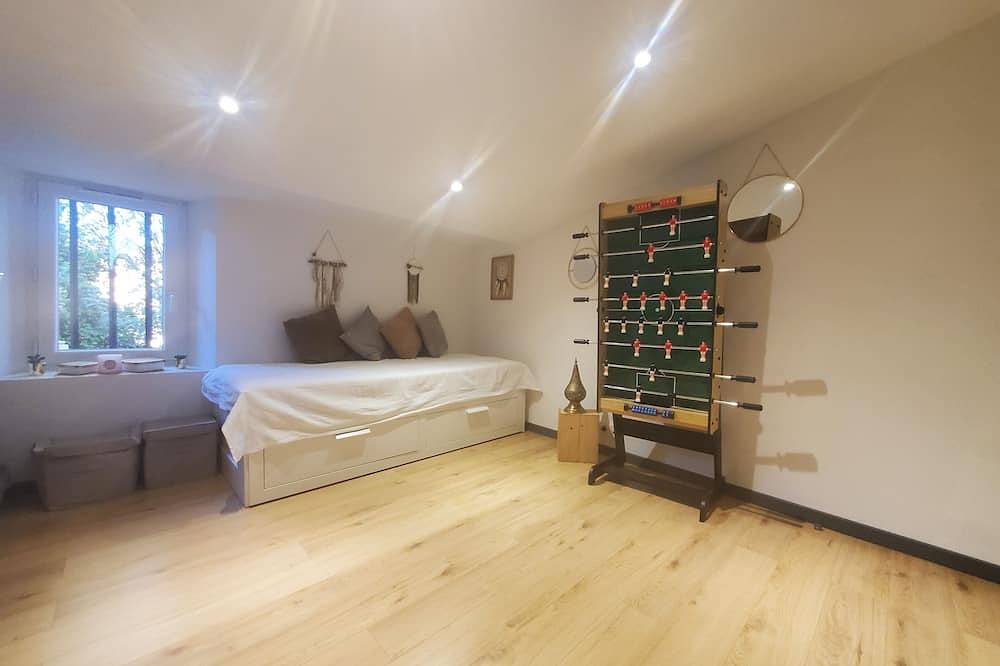 Large house with swimming pool at the gates of Aix in Les Milles, Aix-en-Provence