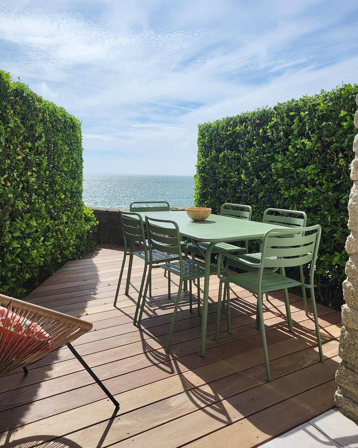 Ferienwohnung für 6 Personen, mit Meerblick und Terrasse sowie Garten in Arzon