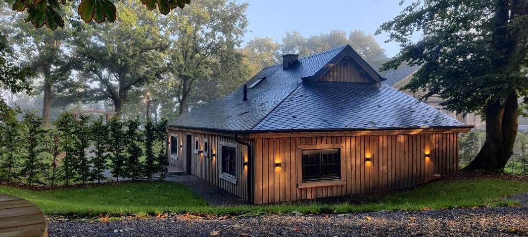 Maison pour 4 personnes, avec balcon et sauna ainsi que jacuzzi et jardin à Bastogne
