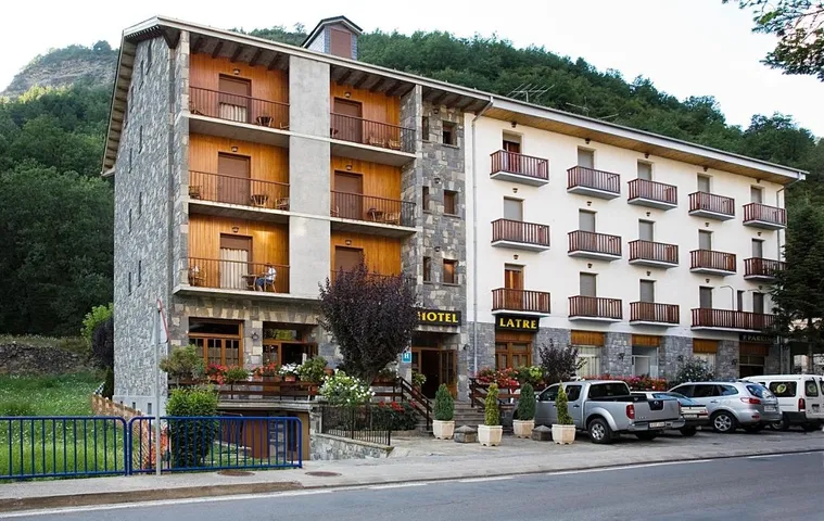 Hotel para 2 personas, con jardín y vistas - 1