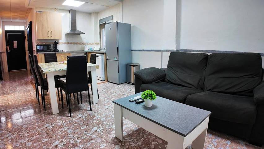 Gîte pour 10 personnes, avec terrasse et vue, animaux acceptés à Burriana
