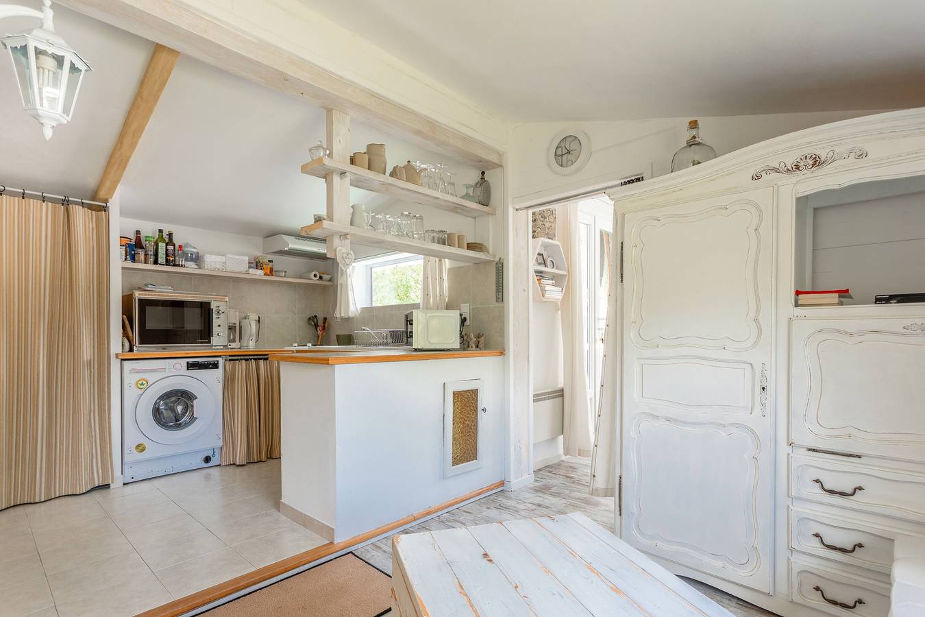 Appartement entier, Chalet 'Le Nid Douillet Havre De Paix' avec vue sur la montagne, jardin partagé et Wi-Fi in Saint-Auban, Région de Cannes