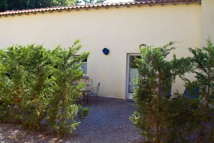 Location de vacances pour 3 personnes, avec vue ainsi que terrasse et piscine à Bouaye - 4