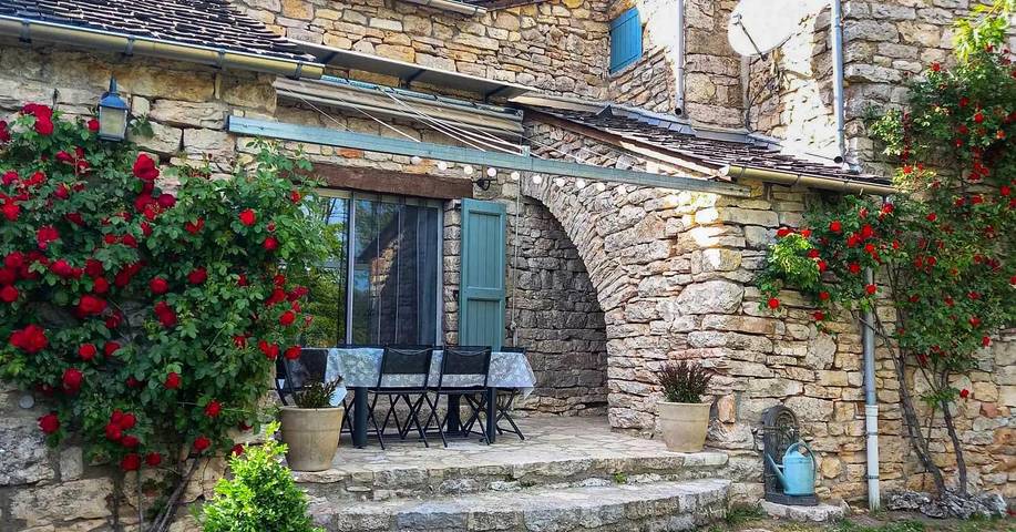 Gîte pour 6 personnes, avec terrasse ainsi que jardin et piscine - 1