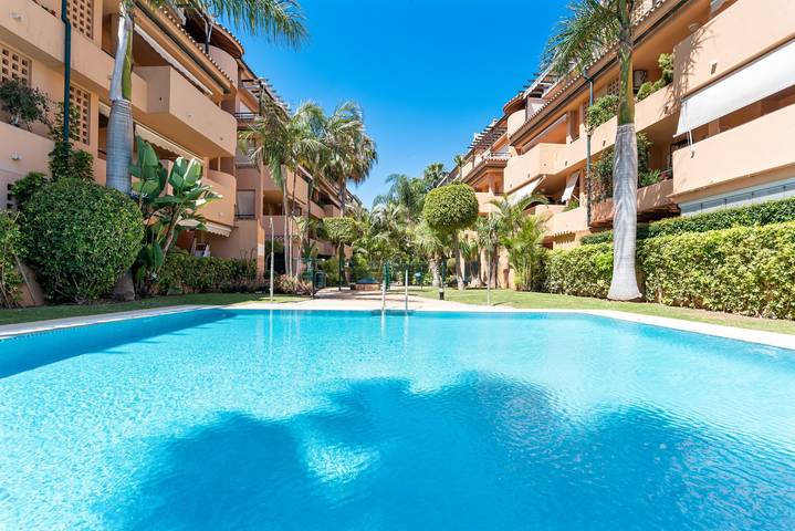 Ganze Wohnung, Apartment 'Casa Alicate' mit Gemeinschaftspool, Wlan und Klimaanlage in Las Chapas, Marbella