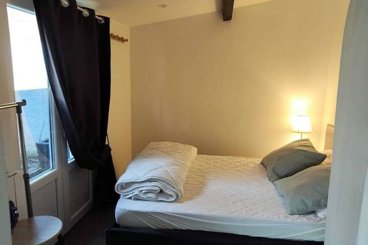 Gîte pour 4 personnes, avec piscine ainsi que jacuzzi et jardin, animaux acceptés à Creuzier-le-Vieux - 2