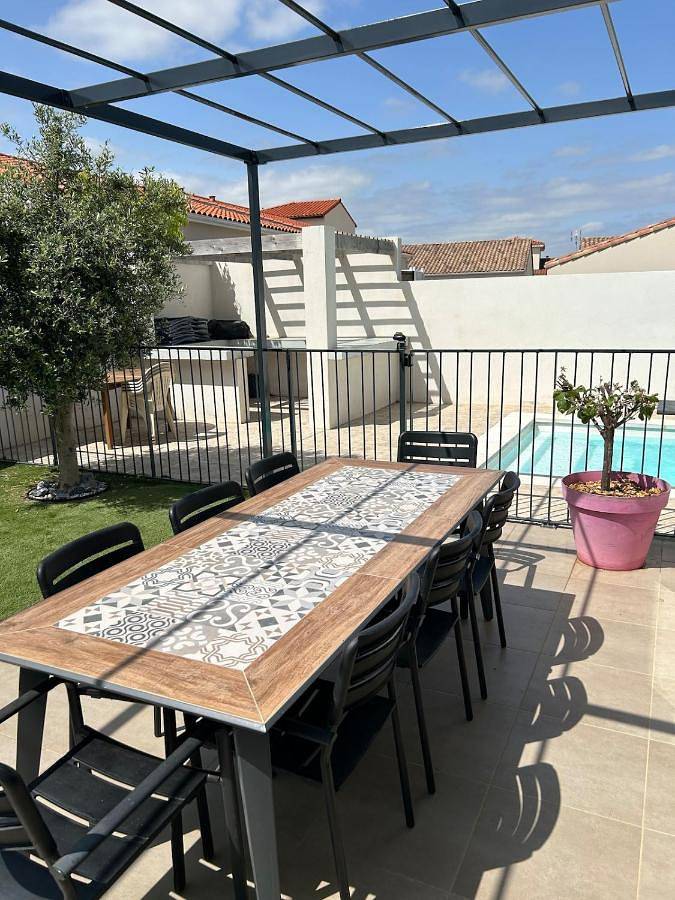 Location de vacances pour 6 personnes, avec piscine et jardin à Nissan-lez-Enserune