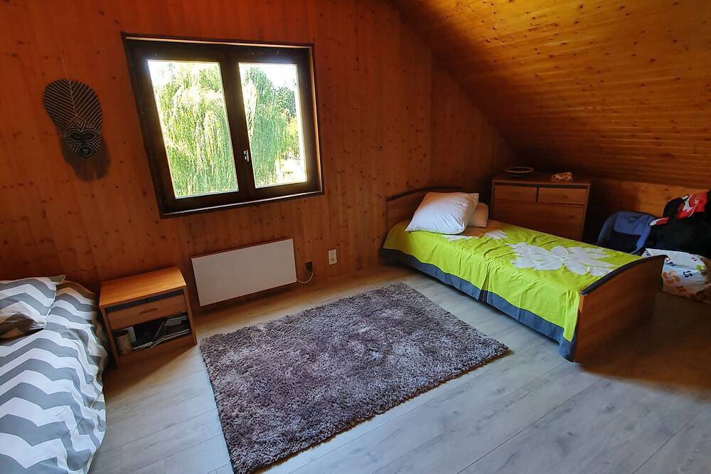 Room with private bathroom in country house in Serley, Louhans region