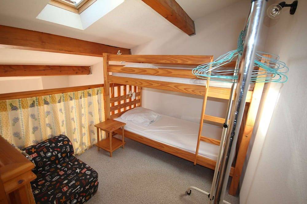 Villa located in secured residence \"Les Marines\", for 4 persons, terrace south exposed,  the... in Portiragnes Plage, Portiragnes