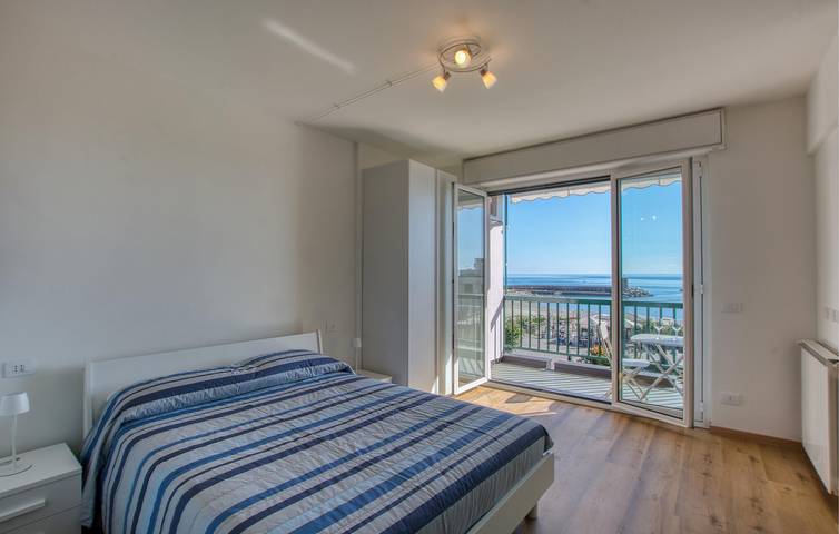 Appartamento intero, Accogliente appartamento con vista mare, terrazza e cucina, a 100 metri dalla spiaggia in Bagni Marina, Recco