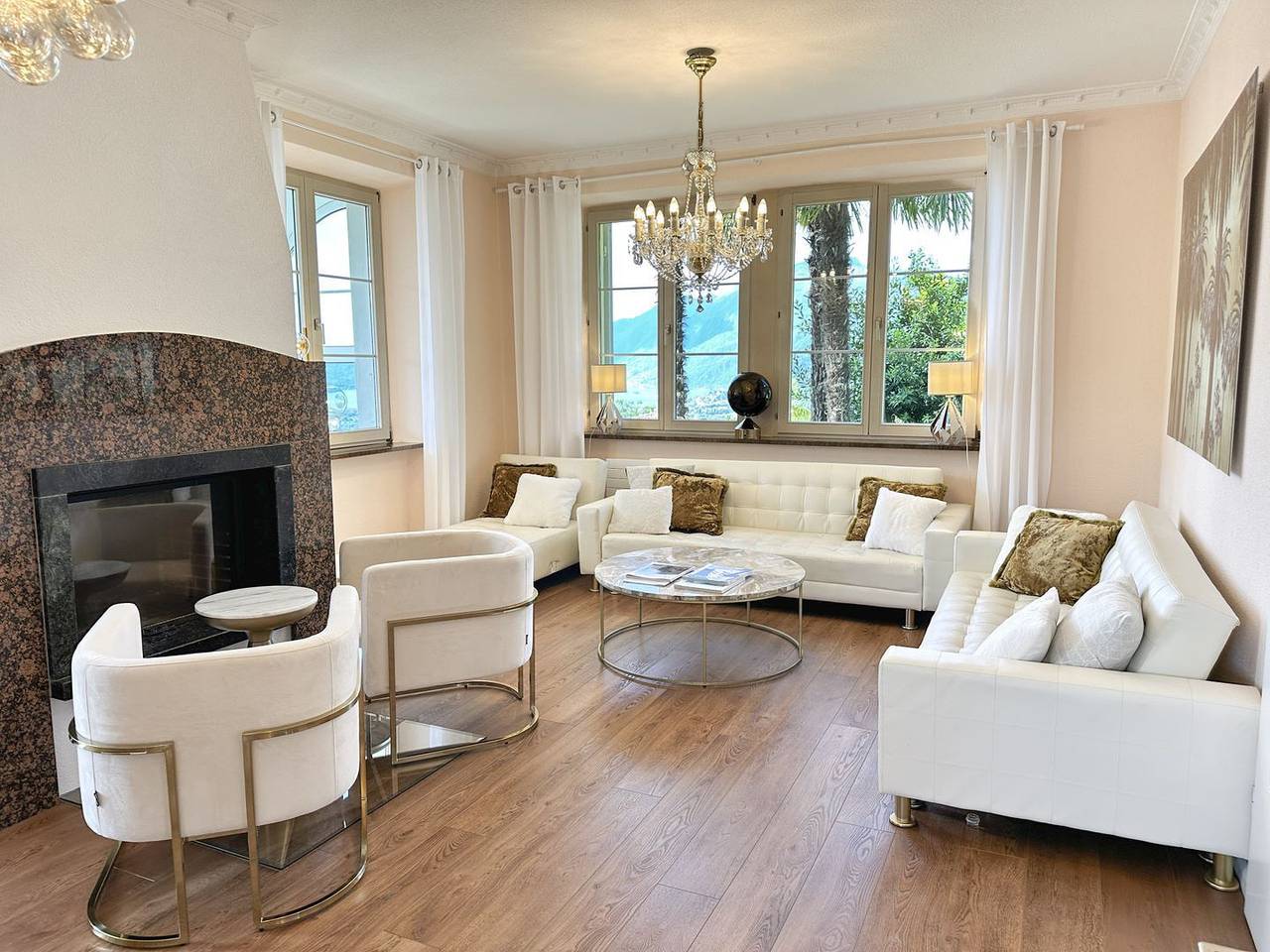 Die einzigartige Villa, umgeben von Park, Terrassen und Pool vereint zeitlose Eleganz in Minusio, Tessiner Alpen