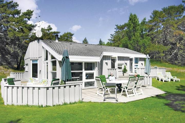 Vacation rental for 8 people, with terrace and sauna in Bornholm
