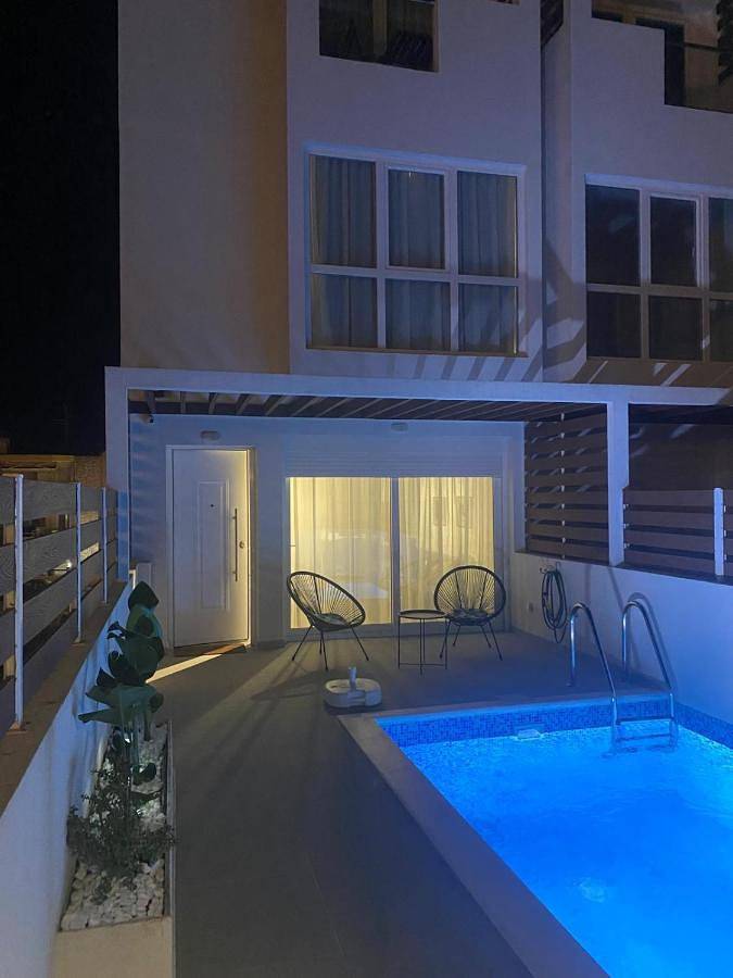 Ferienhaus für 6 Personen, mit Pool und Ausblick sowie Garten - 1