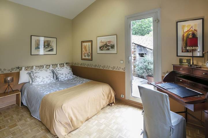 Villa Oustal Park 4500 m2 Heated swimming pool Near Ventoux Via Venaissia in Carpentras, Vaucluse