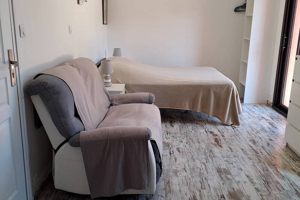 Appartement entier, Très belle chambre meublée  3* avec clim et piscine à l'isle sur la sorgue in L'Isle-sur-la-Sorgue, Vaucluse
