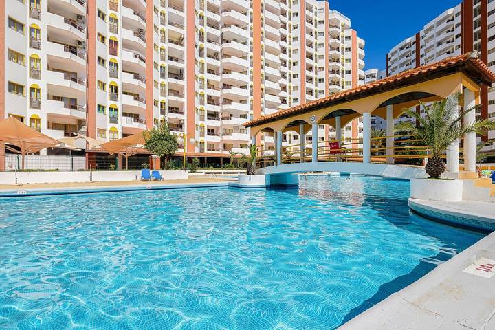 Ferienwohnung für 4 Personen, mit Balkon und Garten in Portimão