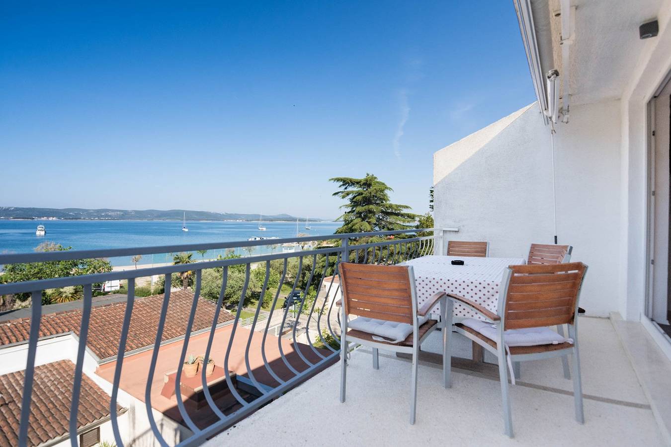 Entire apartment, Apartment with a beautiful sea view
 in Biograd na Moru, Zadar