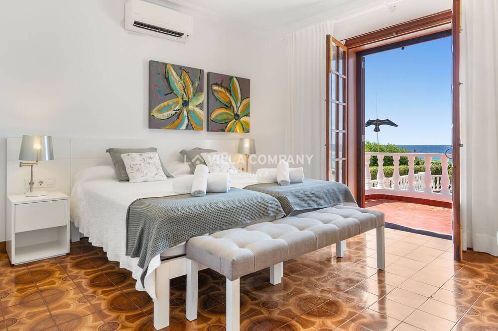 Beachfront Bliss: Captivating Views & Sleeps 9 - Your Perfect Villa Getaway in Santo Tomas, Es Migjorn Gran