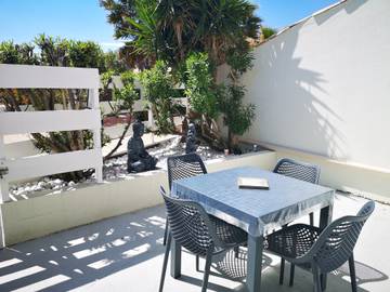 Gîte pour 2 personnes, avec terrasse et piscine dans Cap d'Agde naturiste