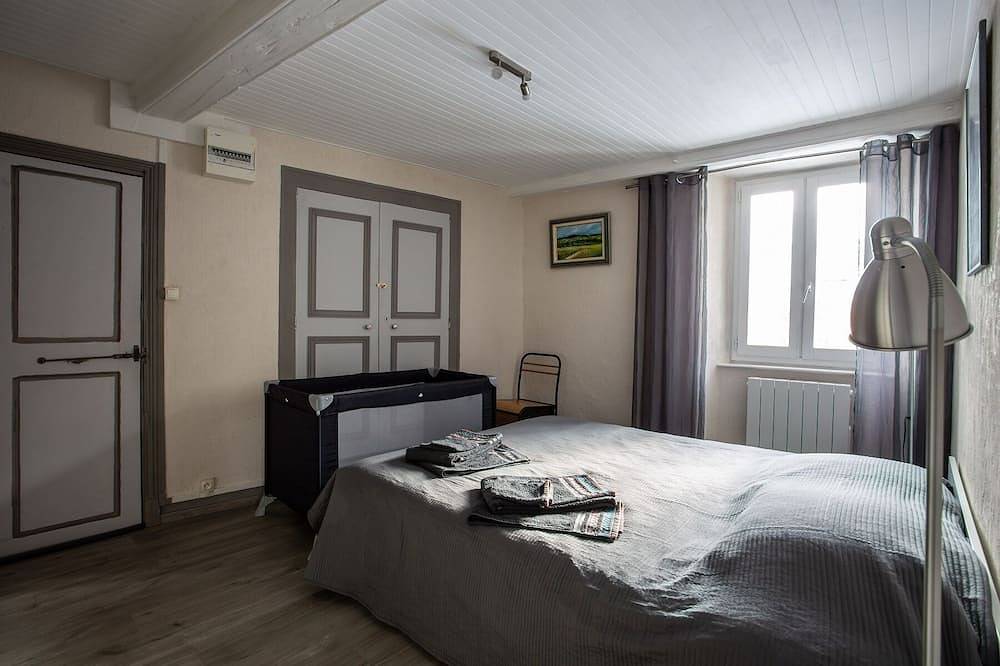 Entire apartment, Special 2025 promotion- 10 % App T2, classified 2*, renovated, re-equipped, quiet, in Embrun, Écrins National Park